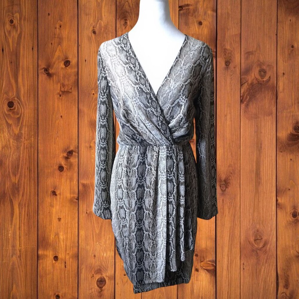 Slate & Willow Women's Size 6 Long Sleeve Faux Python Wrap Style V-Neck Dress